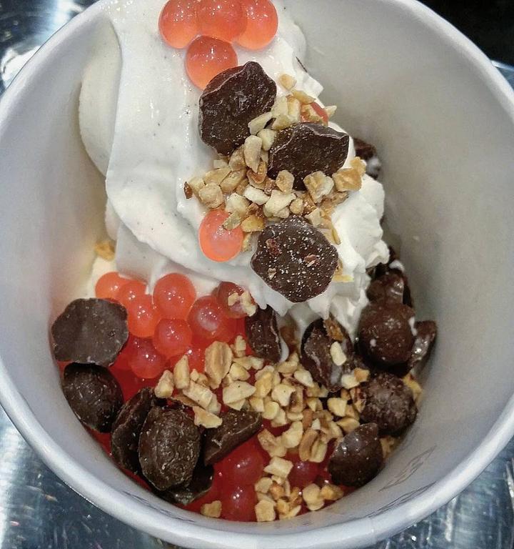 Frozen Yogurt & Salatbar